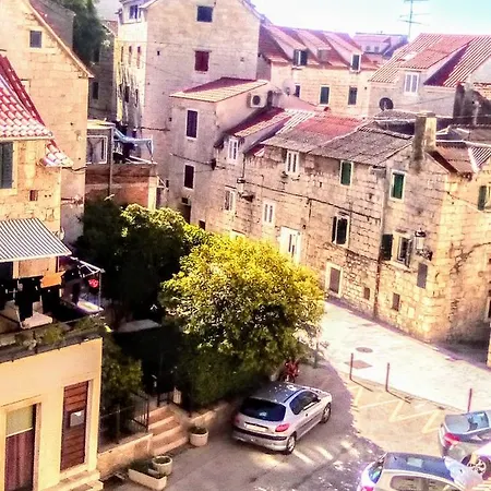 Maja Πανσιόν 3*